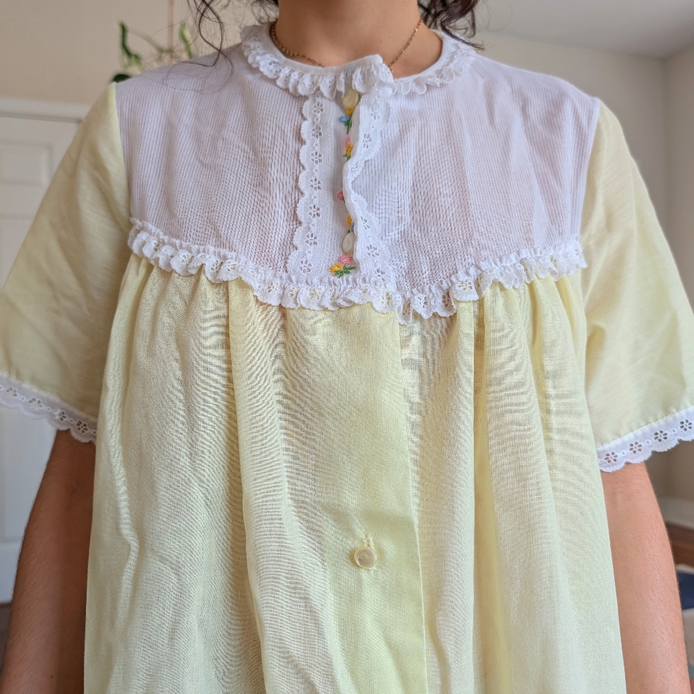 Vintage Yellow and White Lace Nightgown - Picture 5 of 8